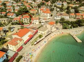 Studio Apartments Cavrak with Terrace