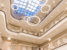 Emerald Suites，位于弗洛里纳的酒店