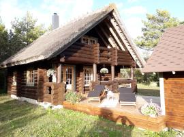 Pähkli Seaside Cottage with Cozy Outdoor Patio，位于Kõiguste的酒店
