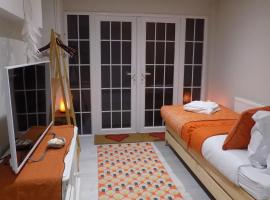 Lavender Oaks Studio，位于Worcester Park的酒店