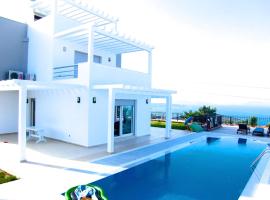 Luxury Villa with amazing view, Cesme，位于切什梅的海滩短租房