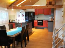 Whole large 3 levels apartment，位于Port-Valais的酒店