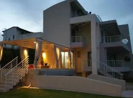 VILLA BY THE SEA VRAVRONA LOUTSA(NEAR THE AIRPORT&METROPOLITAN)