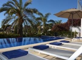 Villa Sitges Loto Amazing View Confortable AC 20 minutes walk Sitges beaches，位于锡切斯的酒店