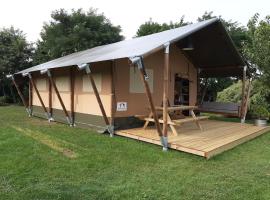 Glamping tent Romala，位于Kiel-Windeweer的豪华帐篷