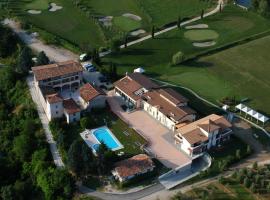 Il Colombaro，位于萨罗的高尔夫酒店