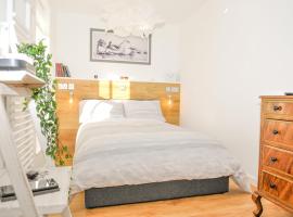Whitsun Cottage - A cosy one bedroom Victorian cottage sleeping up to 3 guests，位于戈斯波特的乡村别墅