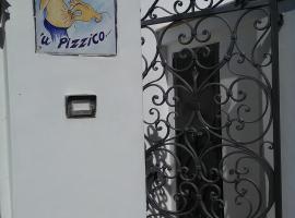 U' Pizzico ( the pinch )，位于卡普里大港口附近的酒店