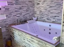 Le Menhir Jacuzzi Lit 200x200