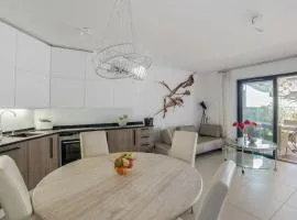 Luxury Flat in Nice with stunning Terrace/ garden Parking Pool