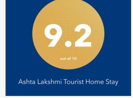 Ashta Lakshmi Tourist Home Stay，位于印多尔的带热水浴缸的酒店