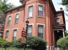 50 Lincoln Short North Bed & Breakfast，位于哥伦布Central Ohio Fire Museum附近的酒店