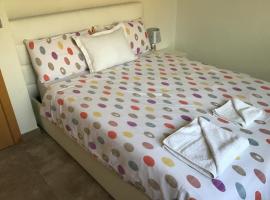 Double Room with Shared Bathroom and Shared Communal Areas R4，位于拉尔法斯德尔皮的酒店