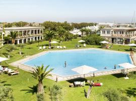 Porto Romano - The Marina Resort，位于菲乌米奇诺的酒店