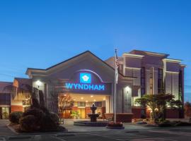 温德姆维塞利亚酒店，位于Visalia Municipal Airport - VIS附近的酒店