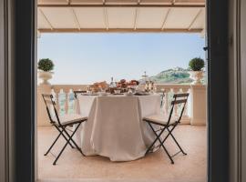 Alfresco luxury Villa with Heated pool，位于蒙特卡蒂尼泰尔梅的别墅