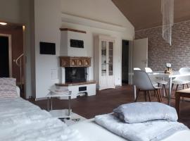 Ferienhaus Eifelsch&auml;tzchen am Kronenburger See，位于达勒姆的海滩酒店