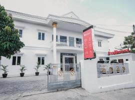 RedDoorz Syariah near Transmart Lampung，位于班达楠榜波密科大通购物中心附近的酒店