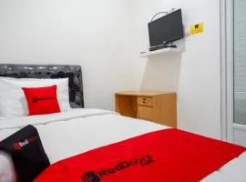 RedDoorz Hostel near Kota Lama Semarang