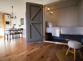 T'hûs bed & breakfast，位于Katlijk的酒店