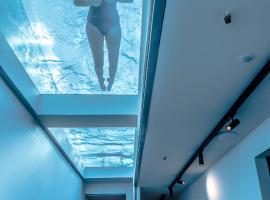 Welldone Quality - Crystal pool，位于塞维利亚的酒店