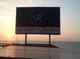 Hotel Reelero，位于佩德纳莱斯的酒店