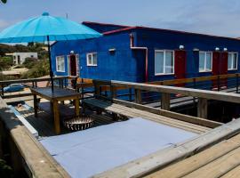 La Casa Azul diving hostel，位于皮什丹吉的酒店