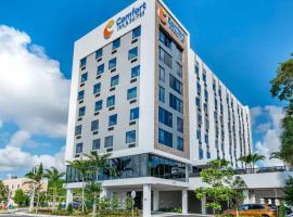 Comfort Inn & Suites Miami International Airport，位于迈阿密Opa Locka - OPF附近的酒店