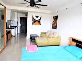 Pattaya Plaza Condotel large studio apartment Sukhumvit