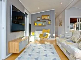 Nyland Lodge - Hot Tub - Fireplace - Free Parking & WiFi