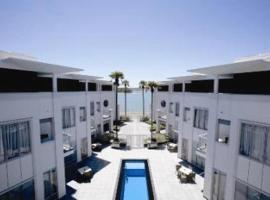 海滨套房 - 历史公寓式酒店，位于派西亚的海滩短租房