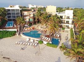 Hotel Playa La Media Luna，位于女人岛的酒店