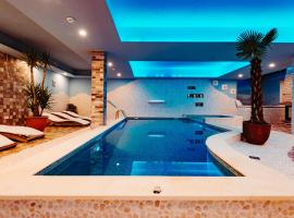 Paradisul Transilvaniei Resort，位于布拉日的带泳池的酒店