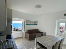 casa al mare，位于瓦拉泽的海滩短租房