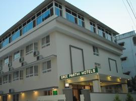 Sreeparthi Hotel，位于普塔帕蒂的酒店