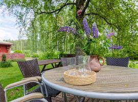 Poppelstrand Nuuksio, Pet friendly guest apartment，位于NuuksioEspoo Golf Club附近的酒店