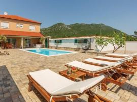 Villa Zara with heated Hydromassage-Pool，位于Vrgorac的低价酒店