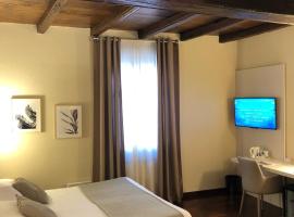 Hotel Boutique Antiche Mura，位于萨卢佐的酒店