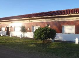 las cuatro palmeras，位于皮里亚波利斯的酒店