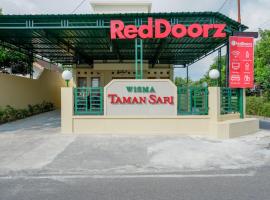 RedDoorz near Stadion 45 Karanganyar，位于KaranganyarSondokoro Agrotourism附近的酒店