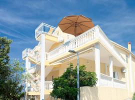 Apartments and rooms Gojko - 50 m from the beach，位于兹沃格谢的旅馆