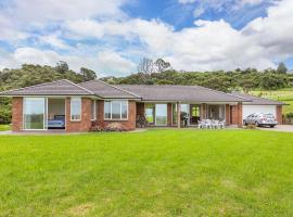 Matakana Views - Matakana Holiday Home，位于马塔卡纳的酒店