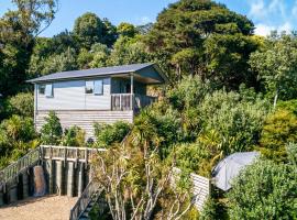 Treetop Retreat - Onetangi Holiday Home，位于欧尼坦基的酒店