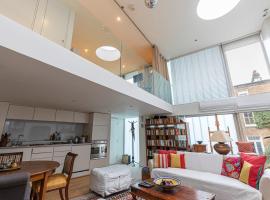Contemporary apartment in the heart of Fulham，位于伦敦的酒店