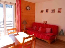 Romantic Chalet-Style Flat with Mountain View，位于Torgon的酒店