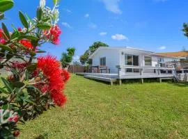 Pohutukawa Breeze - Papamoa Beach Holiday Home