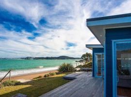 Shoreside - Tutukaka Holiday Home，位于图图卡卡的海滩短租房