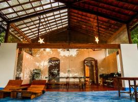 Seclude Falling Cashews, Chorao Island, North Goa，位于Chorao的酒店