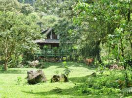 Mindo Eco Chalet con Rio y Cascada，位于明多的酒店