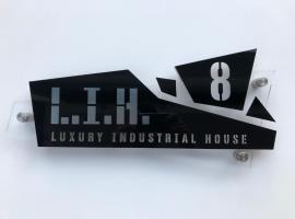 (L.I.H.8) Luxury Industrial House 8，位于Kato Paphos的酒店